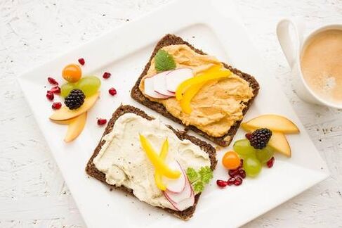 sandwiches and fruit on a keto diet