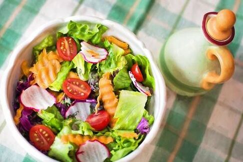 vegetable salad on a keto diet